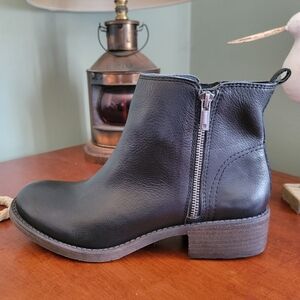 Lucky Brand Darbie Black Leather Side Zip Ankle Boots Size 10
